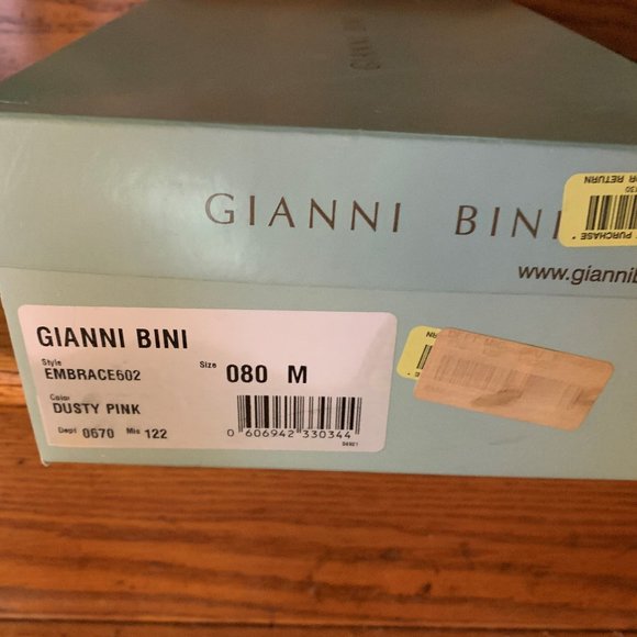 Barbiecore! Dusty Pink "EMBRACE" Pumps by Gianni Bini - Round Toe with Side Bows - Picture 7 of 7